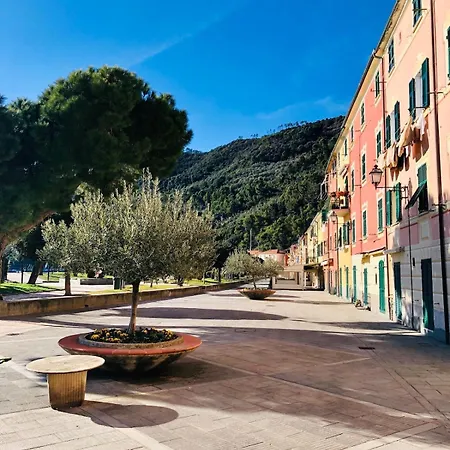Un Piede In Mare Riva Trigoso