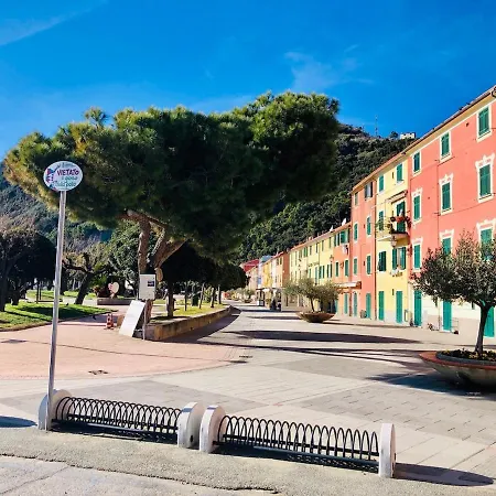 Un Piede In Mare * Riva Trigoso